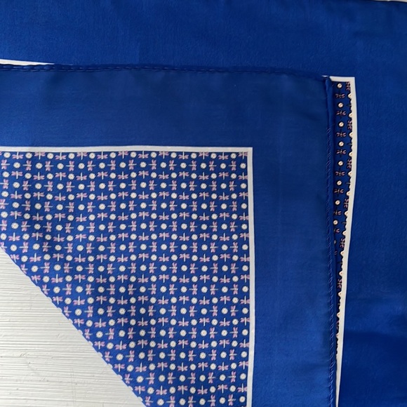 Navy silk men’s handkerchief - Picture 4 of 4